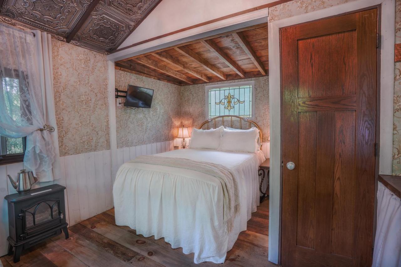 Vintage Wild West Tiny Hotel In The Woods! Pine City Bagian luar foto