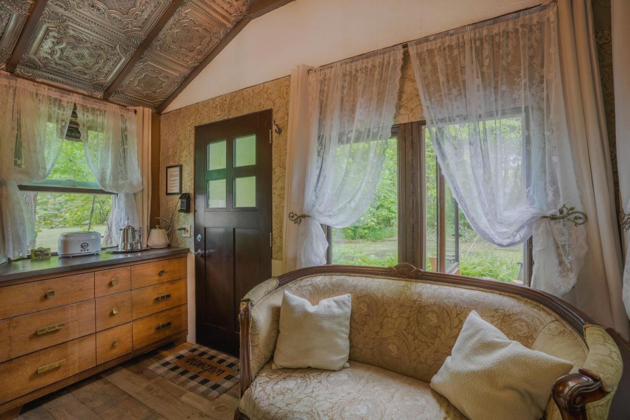Vintage Wild West Tiny Hotel In The Woods! Pine City Bagian luar foto