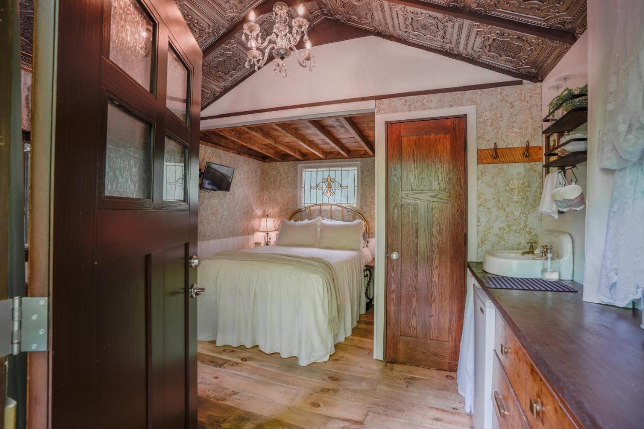 Vintage Wild West Tiny Hotel In The Woods! Pine City Bagian luar foto